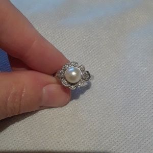 Size 6 cultured pearl and sterling silver ring.